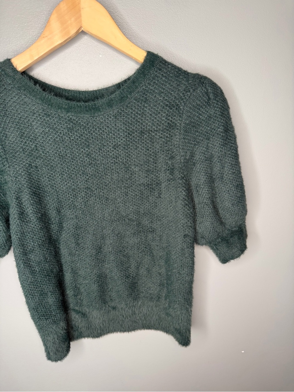 Abercrombie & Fitch Soft A&F Eyelash Soft Knit Puff Sleeve Sweater Top - Picture 5 of 8